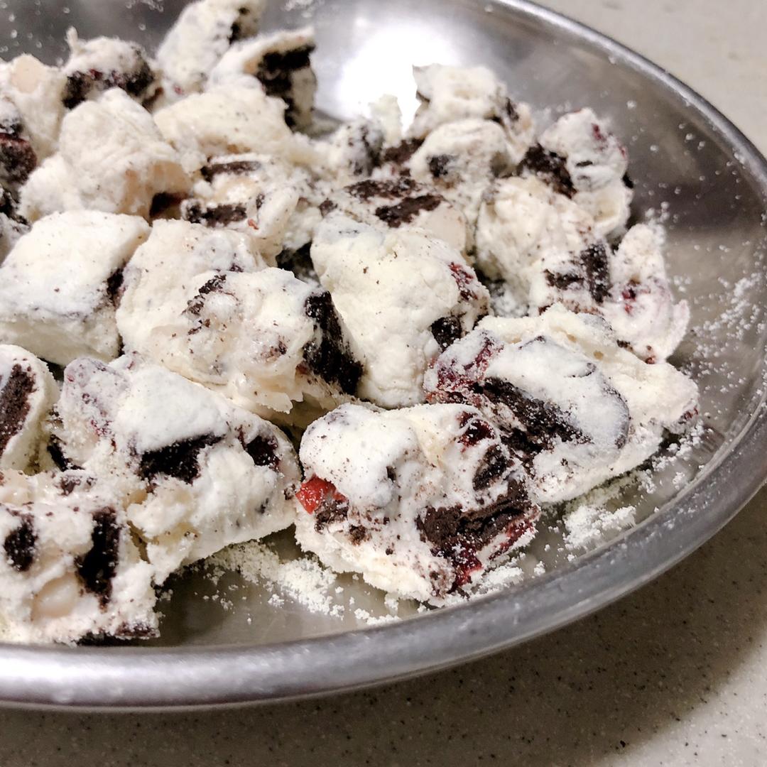 奥利奥草莓雪花酥