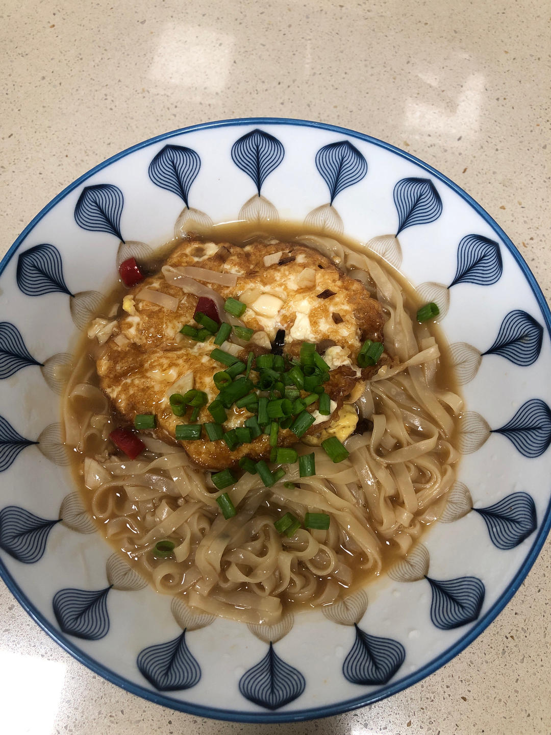 好吃到汤汁不剩～浓郁的番茄荷包蛋焖面