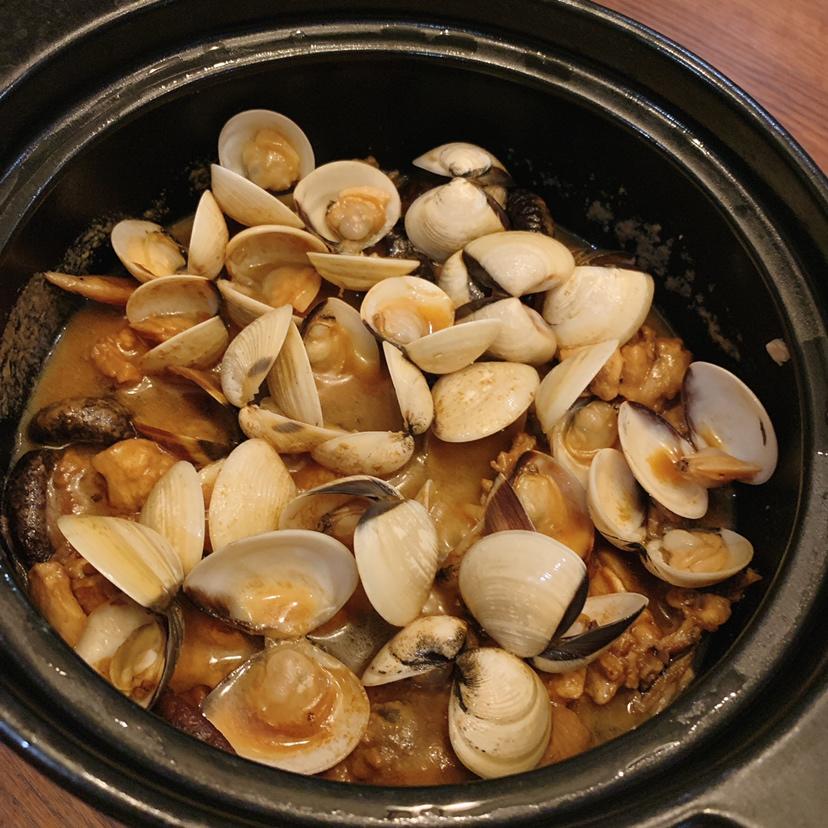 砂锅白贝香菇焖鸡