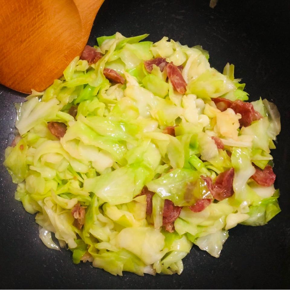 腊肠手撕包菜