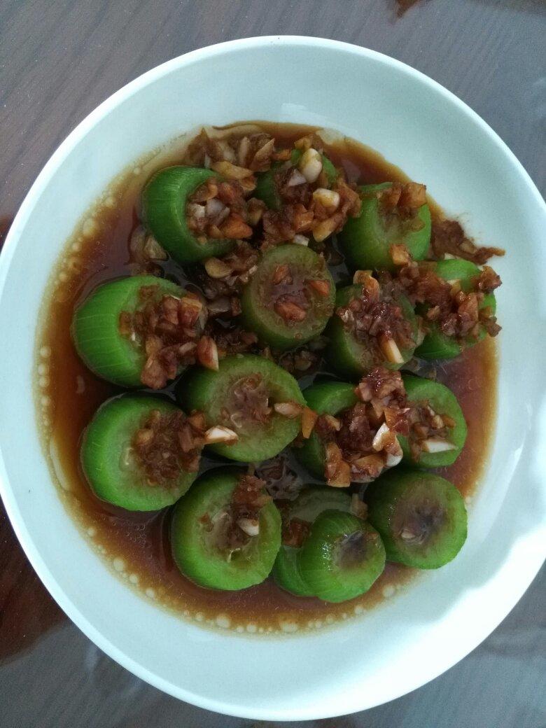 只需要五分钟就可以的美味蒜蓉蒸丝瓜