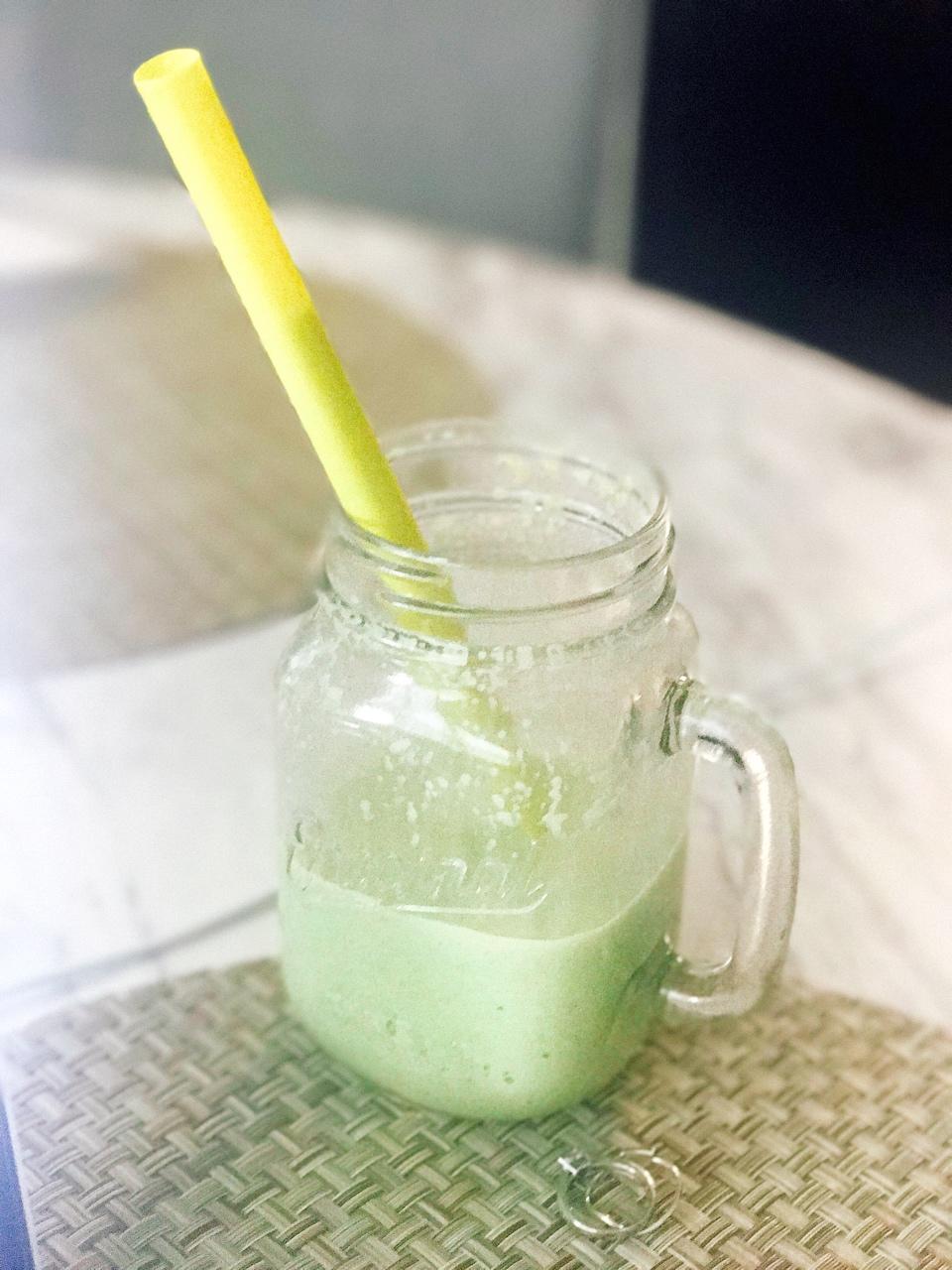 雪梨蜂蜜牛油果奶昔