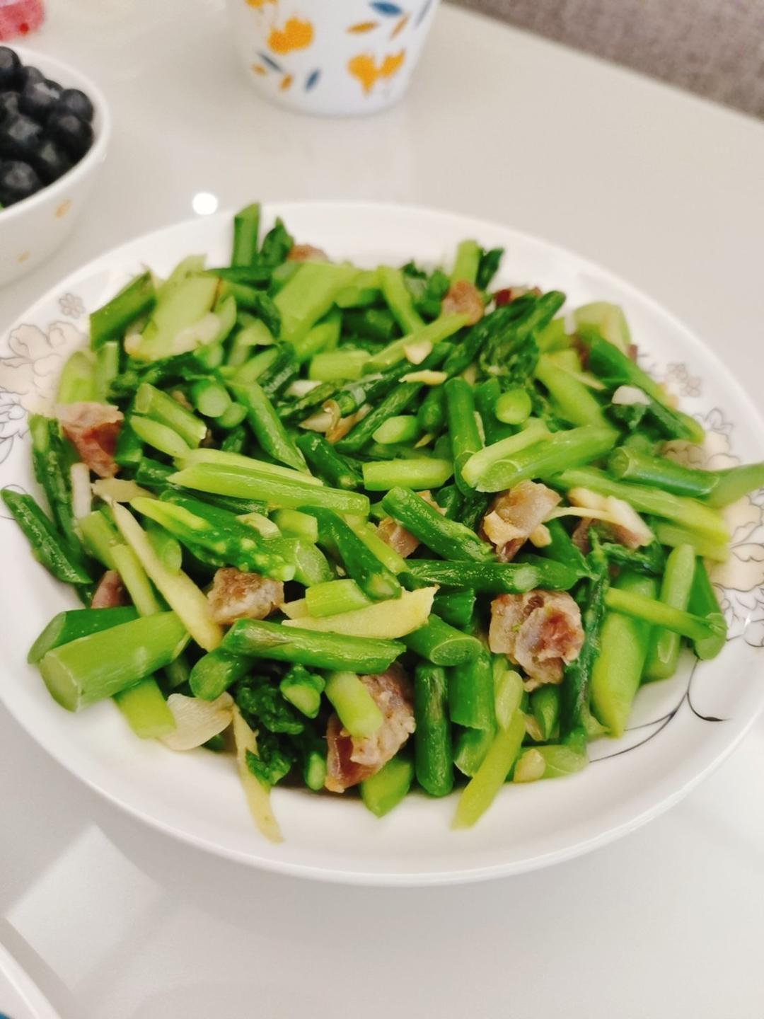 ㊙️腊味‼️芦笋炒腊肠‼️老少皆宜