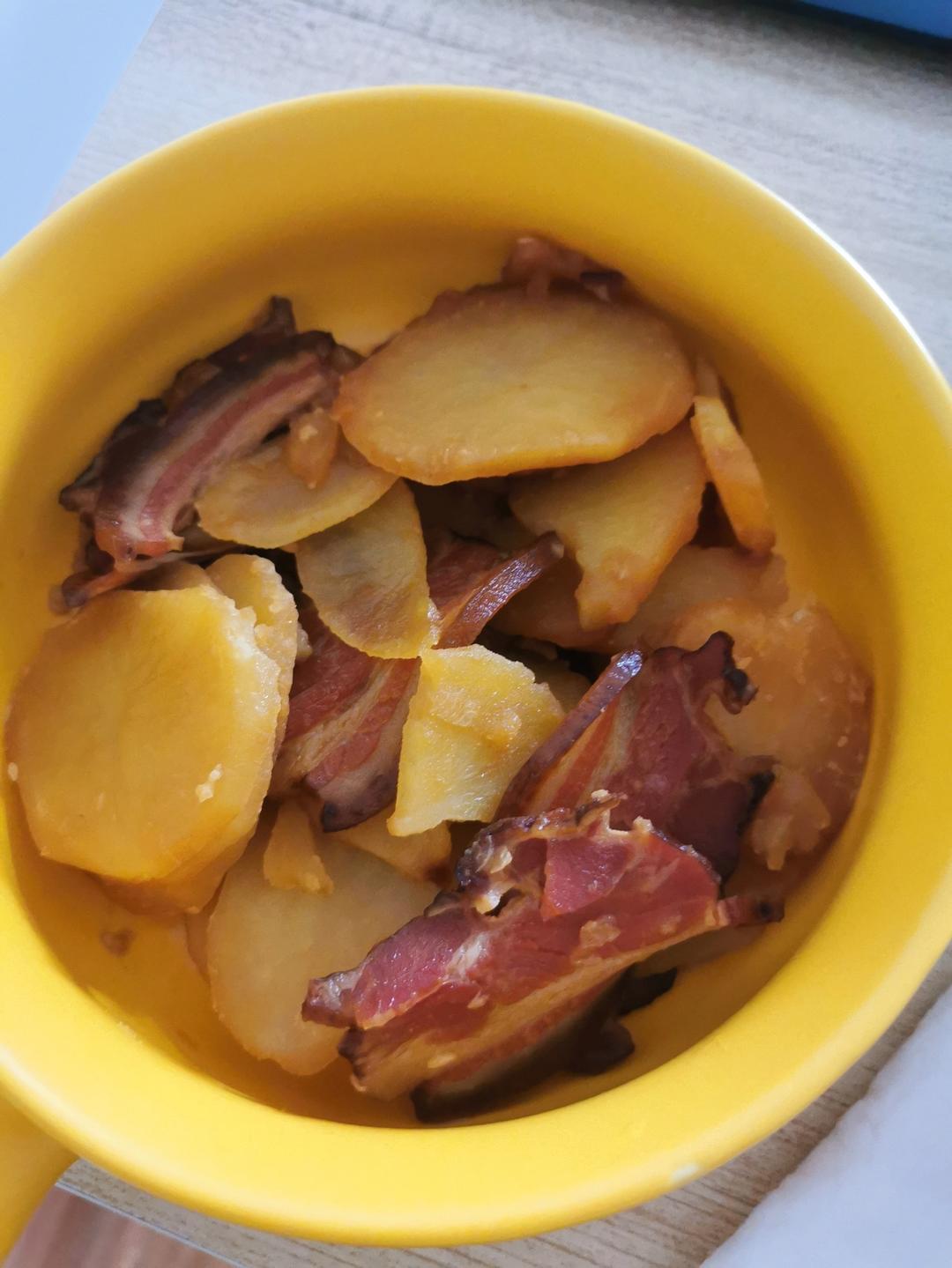腊肉炒土豆片(都是我爱的)