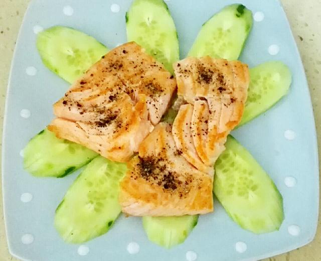 儿童营养简餐——橄榄油煎三文鱼的做法