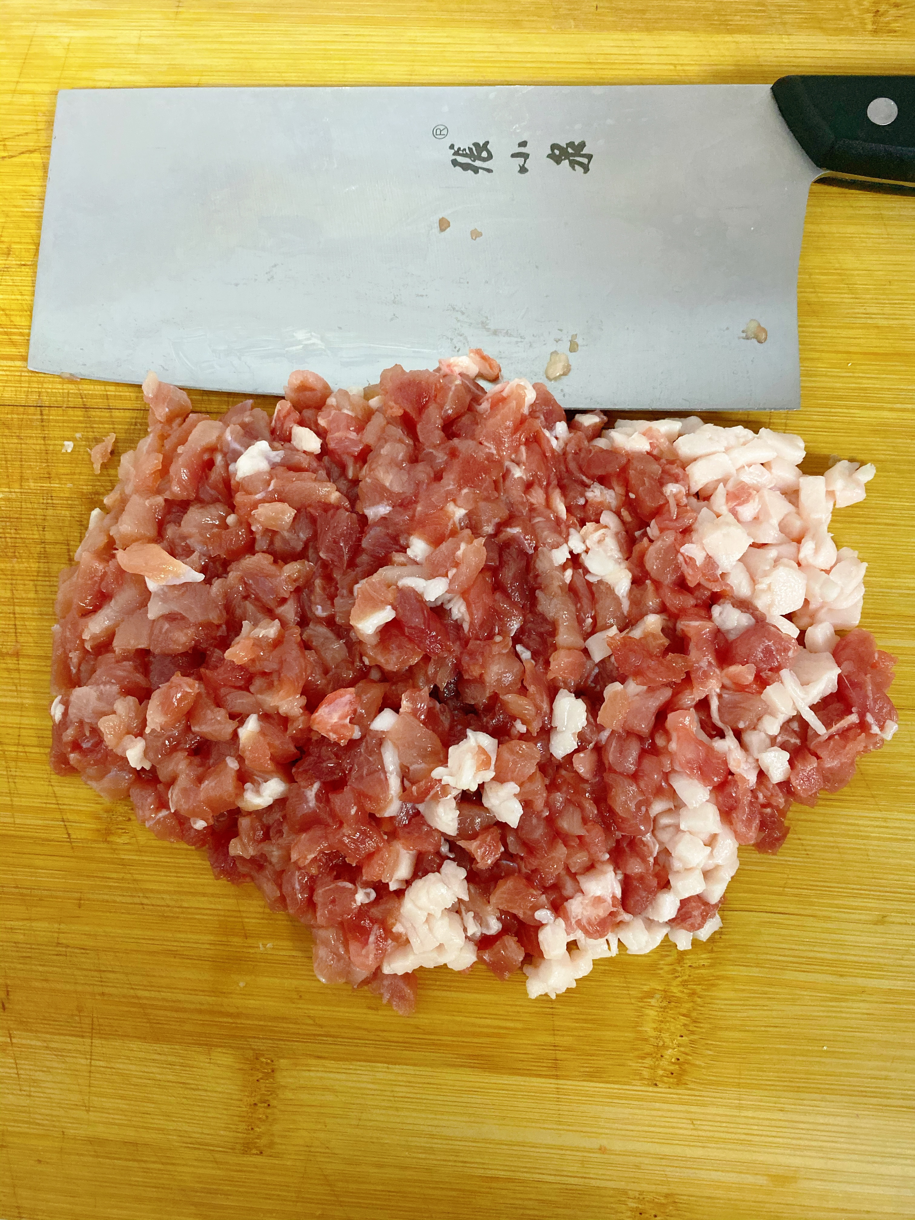 锅贴 煎饺 青椒猪肉馅儿的做法 步骤2