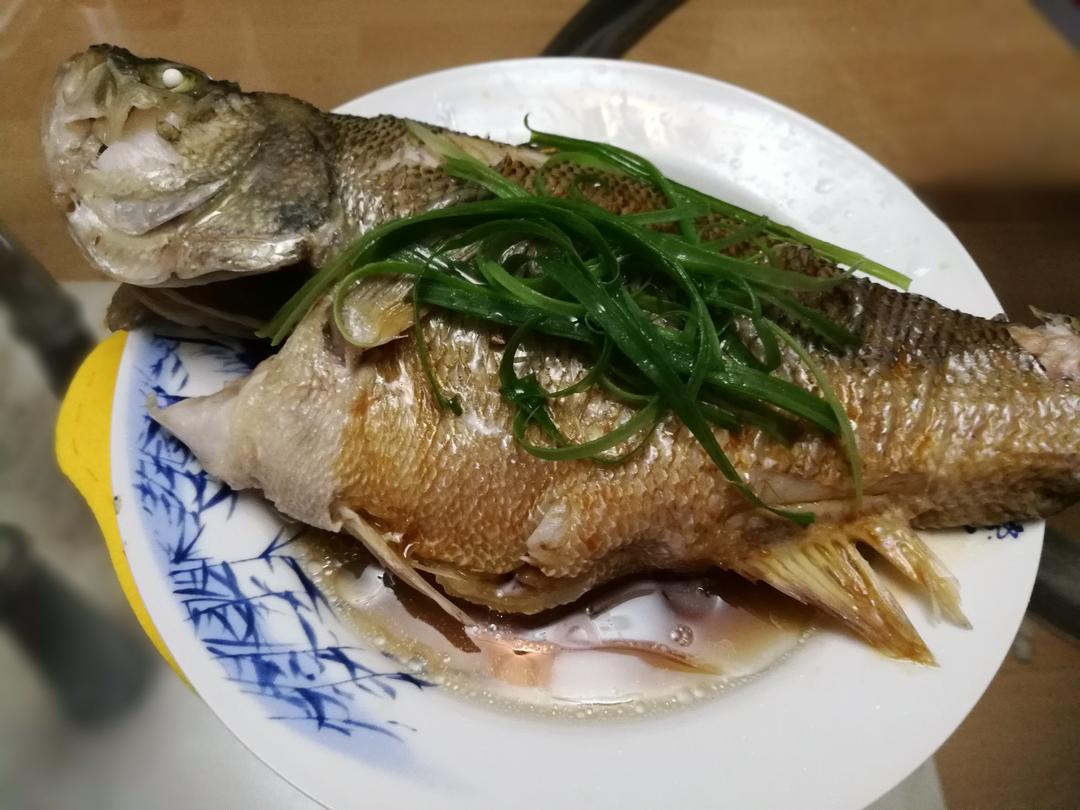 蒸鲈鱼