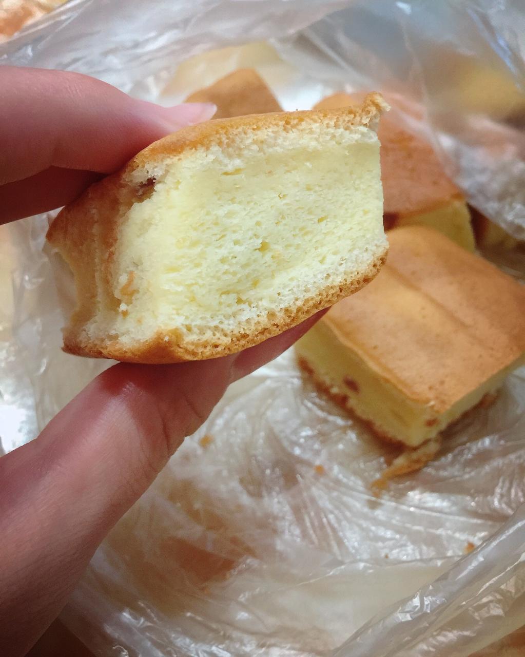 酸奶戚风-8寸（古早风味）口感绵密，搭配浓郁的鸡蛋酸奶，有一种简单的幸福感～～