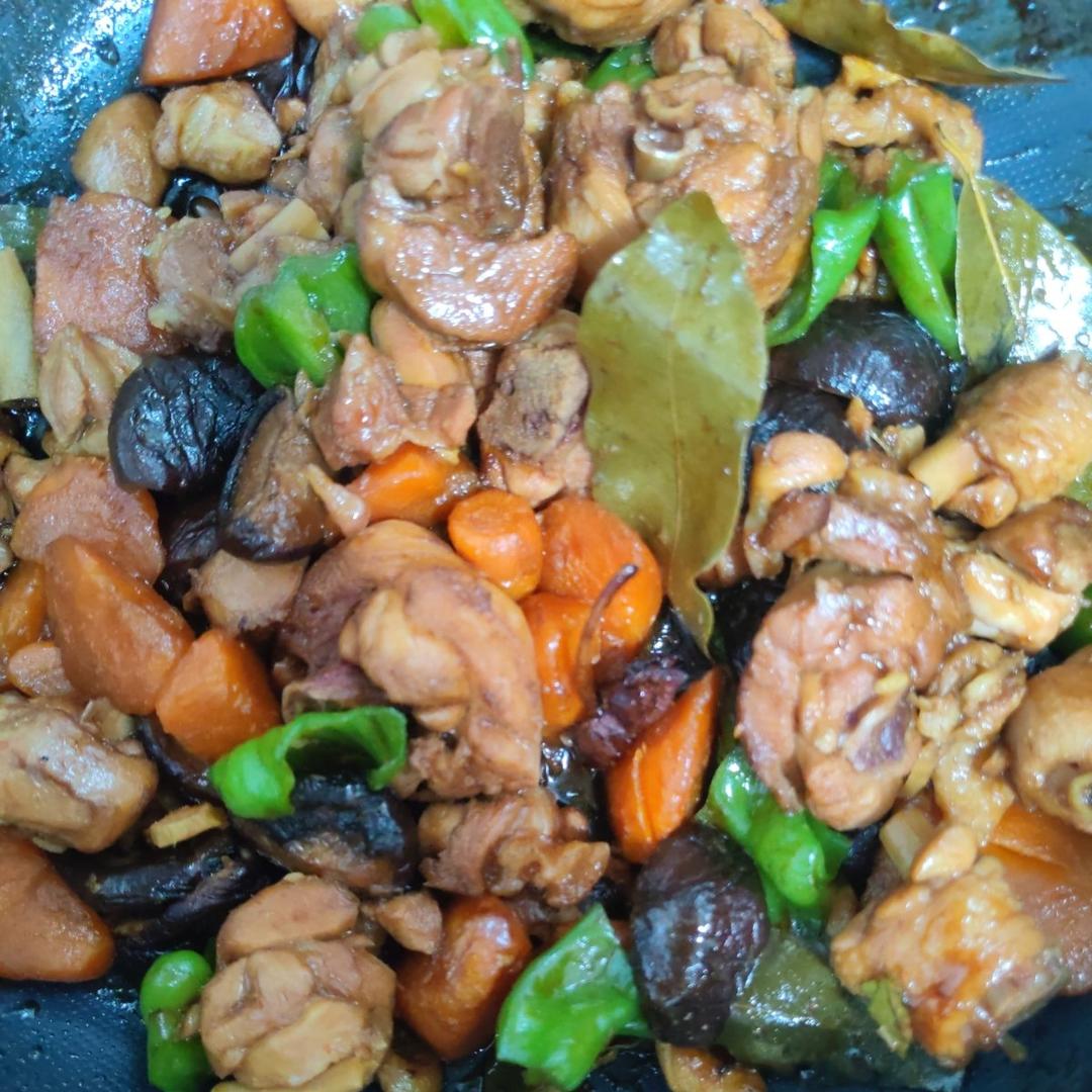 胡萝卜香菇炖鸡