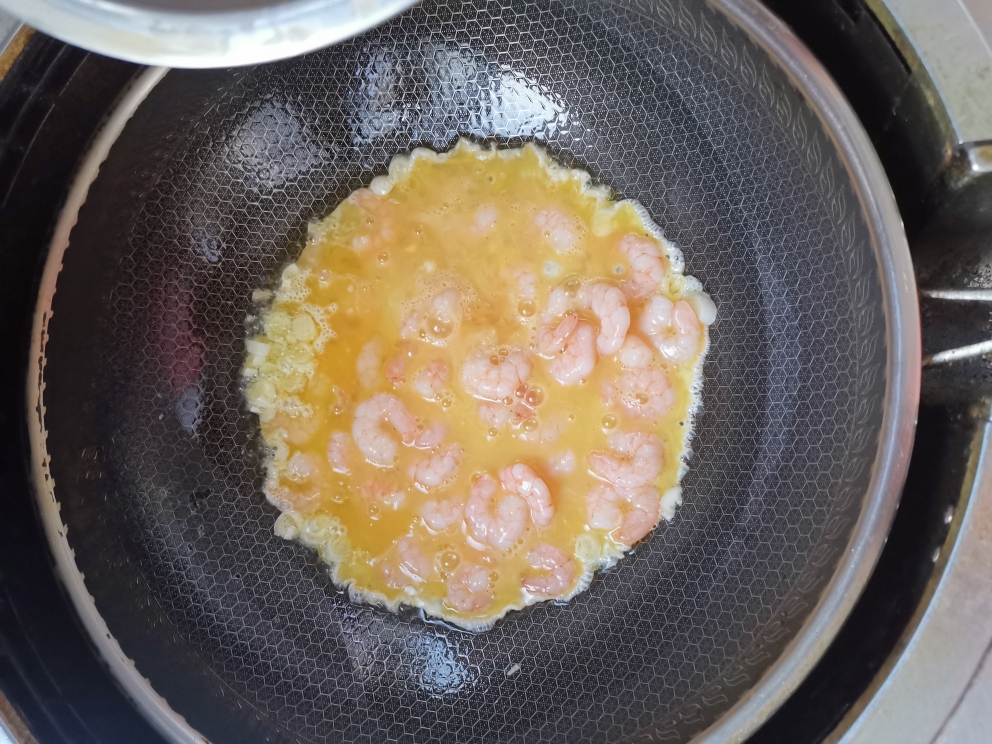 虾仁炒鸡蛋的做法