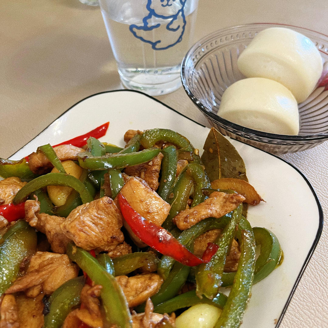 小炒鸡肉～青椒