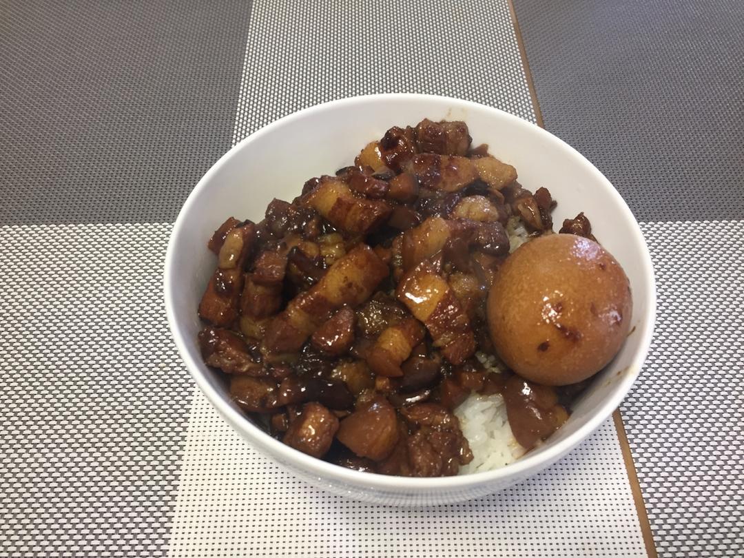 洋葱酥卤肉饭