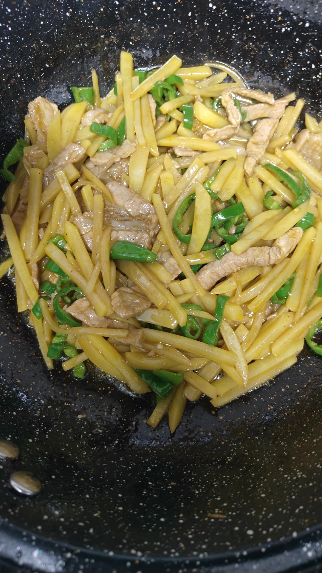 青椒土豆炒肉丝