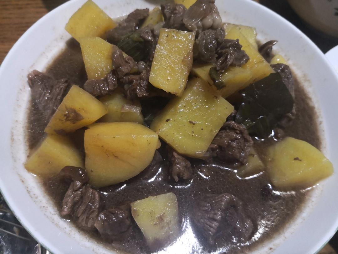 小土豆烧牛肉，红烧牛腩，好吃到舔盘