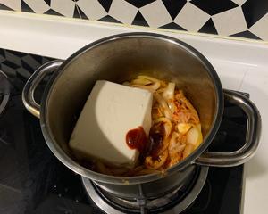 5分钟韩综必备最好吃的低脂泡菜汤的做法 步骤4