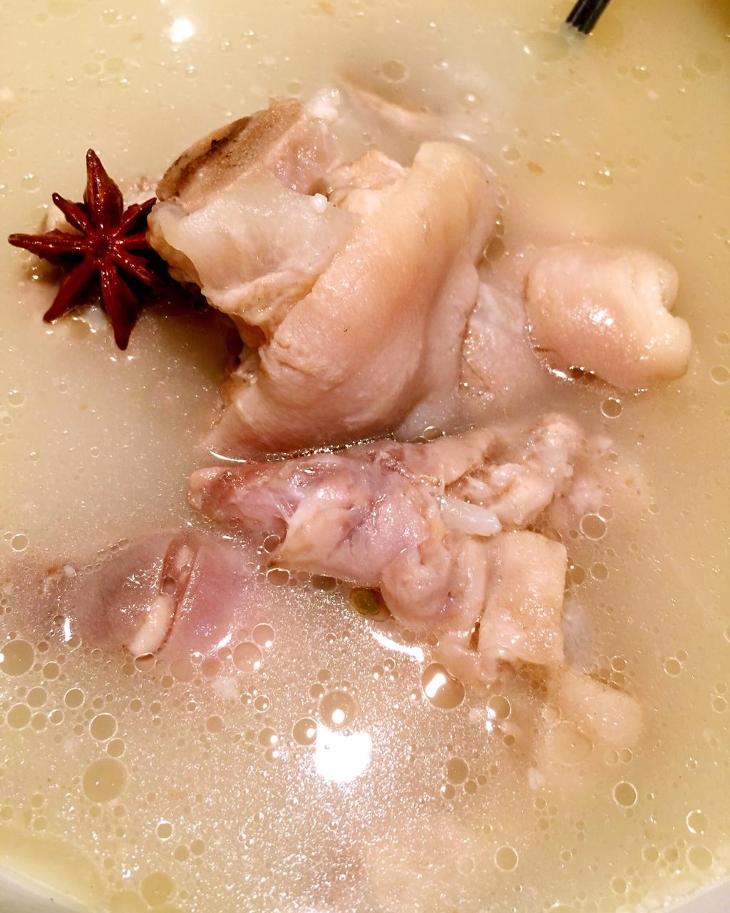 黄豆煲猪手汤