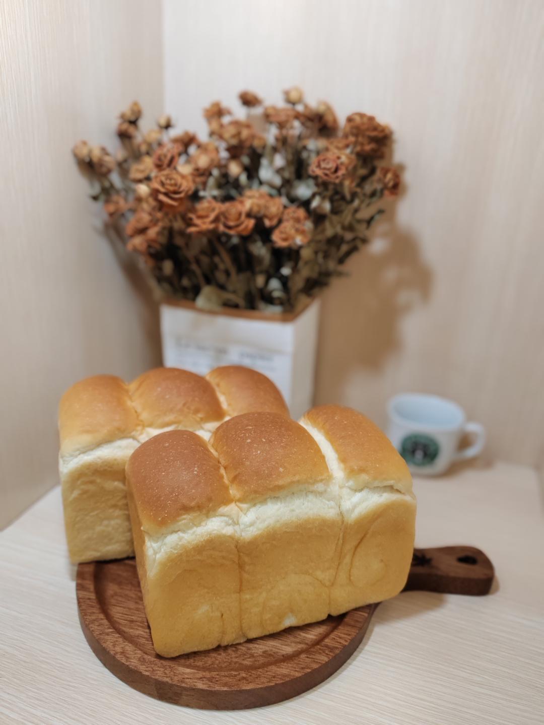 奶呼呼的厚炼乳吐司
