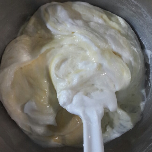 淡奶油茯苓戚风的做法 步骤5