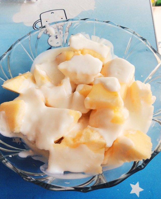 奶油amm做的酸奶苹果拌