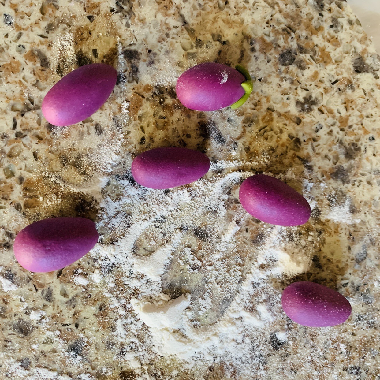 紫薯馒头卡通双色馒头卷花样馒头的做法 步骤6