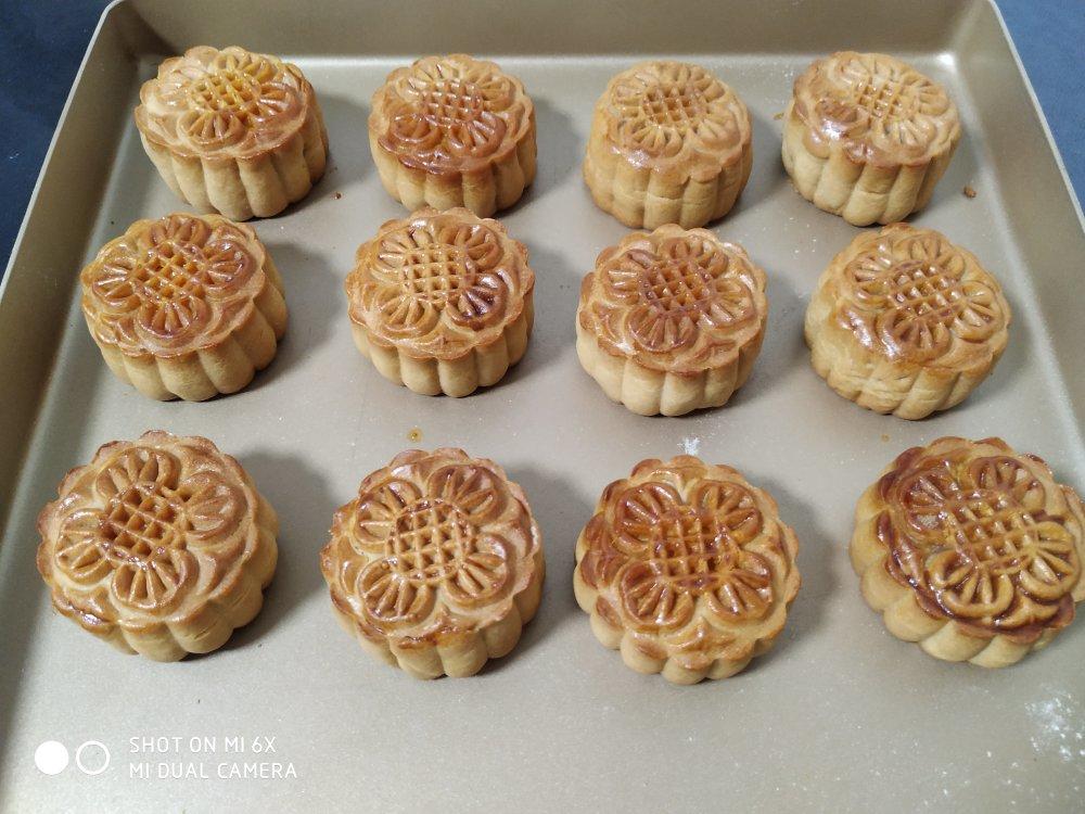 广式月饼—蛋黄莲蓉月饼