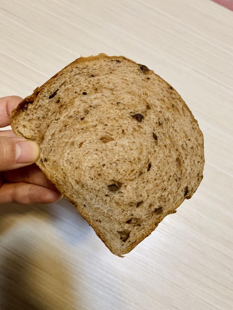 高纤低脂的全麦核桃吐司