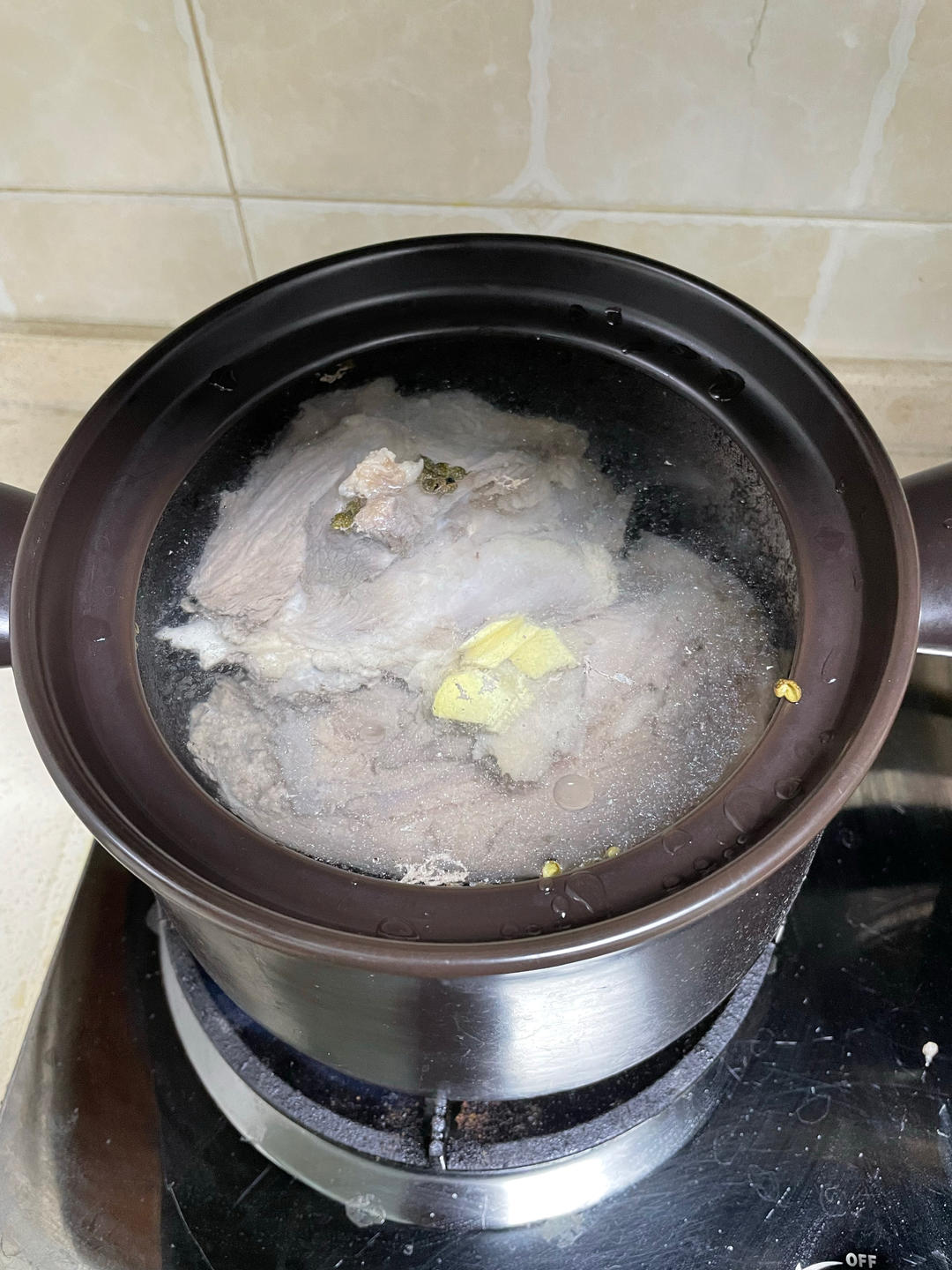 非常简单又美味的大骨头汤