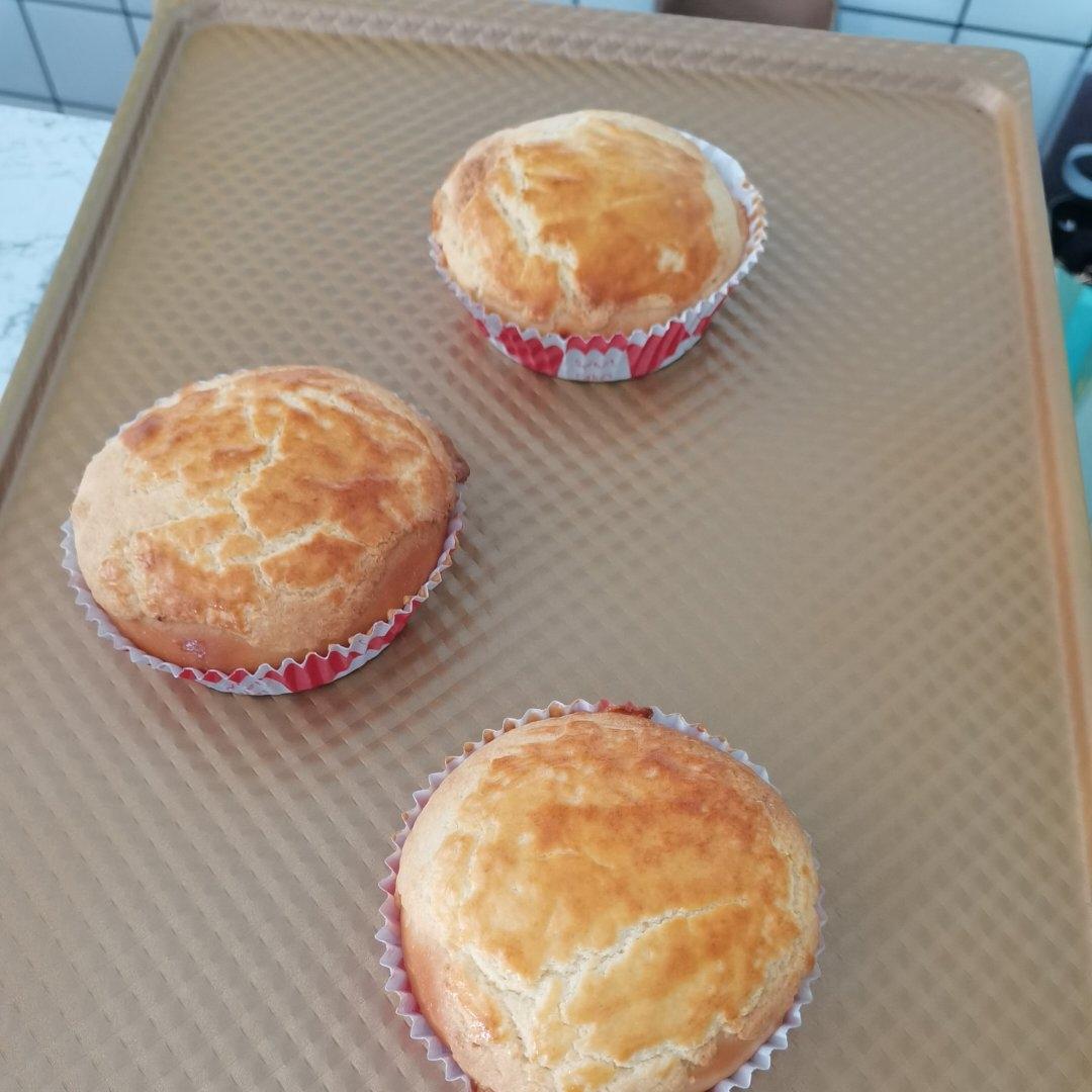 做100款面包の12：在家开茶餐厅!港式菠萝包 –不划格子自然裂开的香酥脆皮！菠萝油/酥皮包