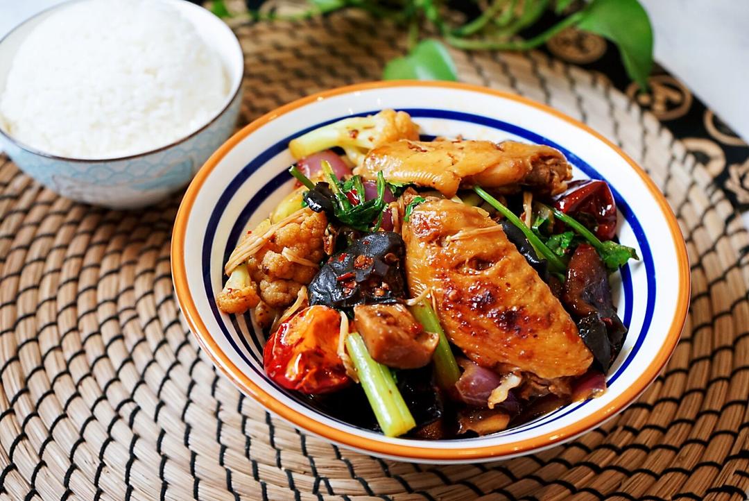 好吃不油腻的鸡翅麻辣香锅的做法