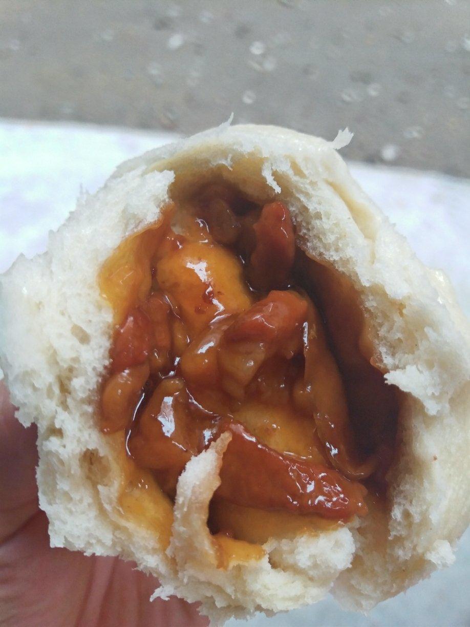 云朵般松软爆浆蜜汁叉烧包