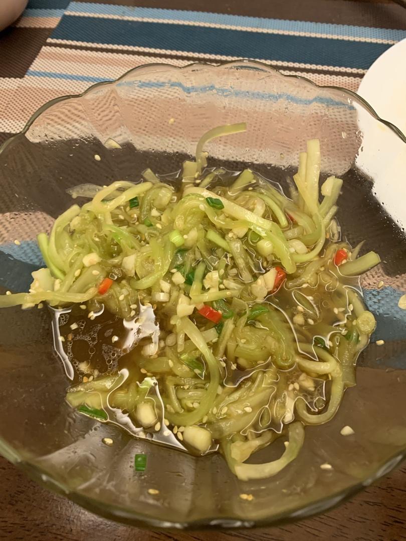 凉拌莴笋丝