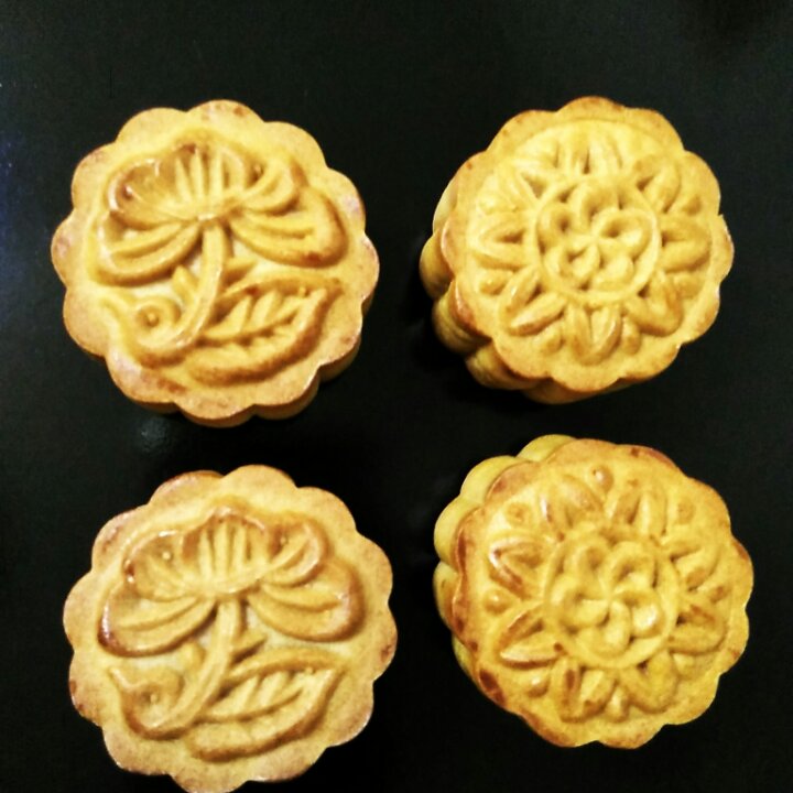 广式月饼—蛋黄莲蓉月饼