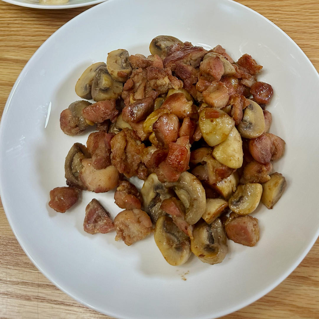 蒜香口菇鸡腿丁