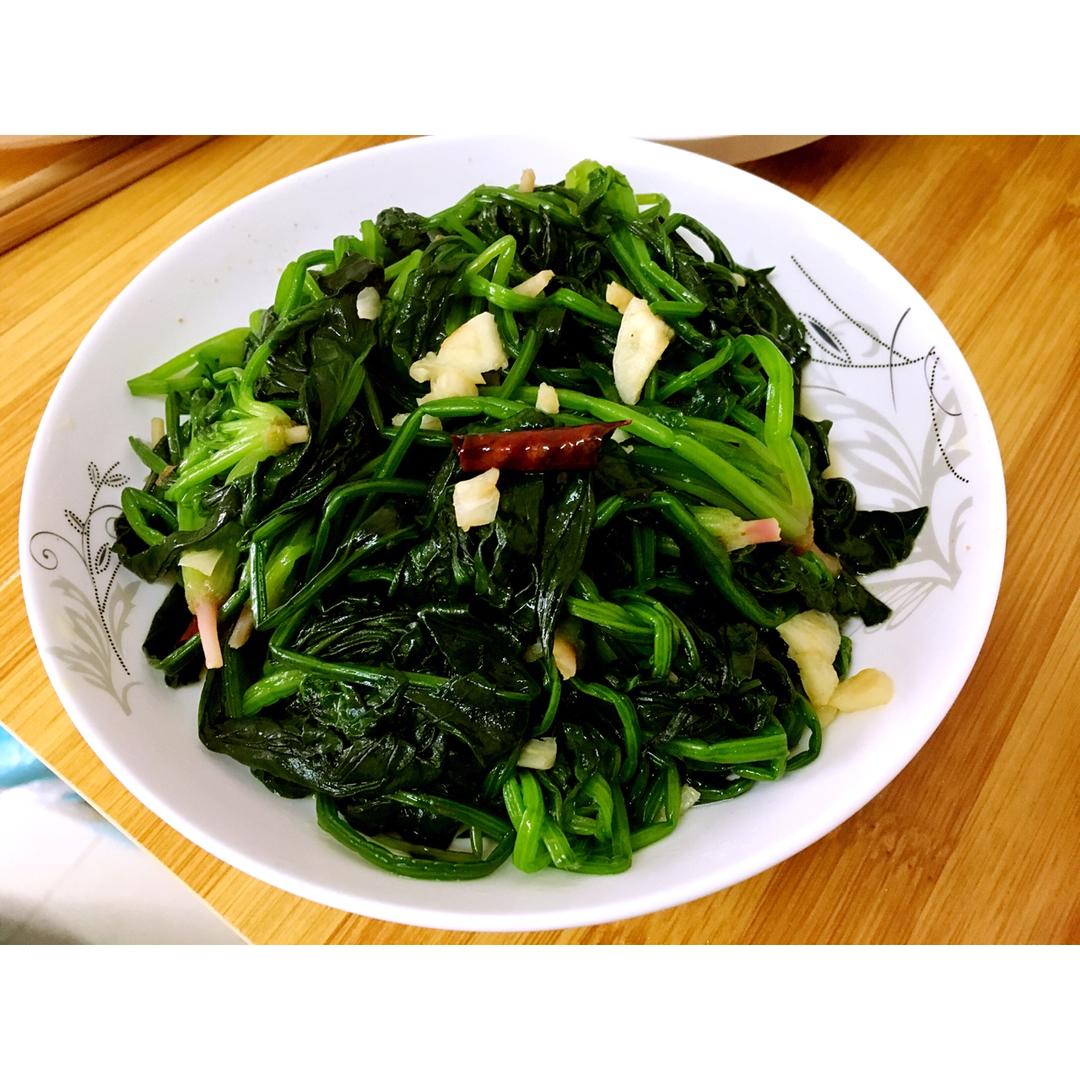 毛毛雨呐做的蒜蓉炒菠菜