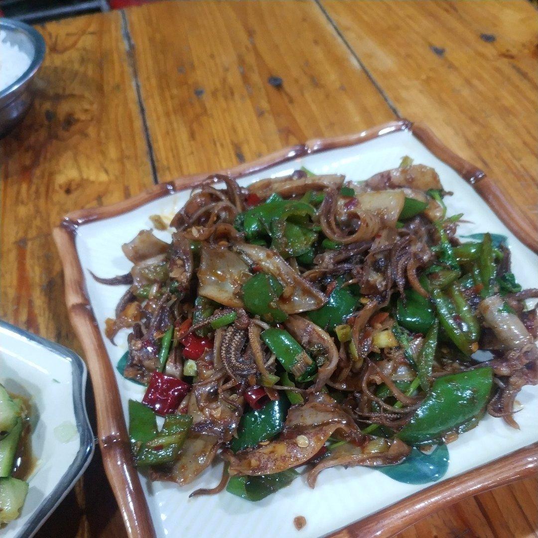 豆瓣酱爆墨鱼仔