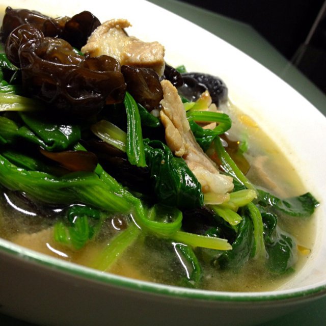 菠菜猪肝瘦肉汤