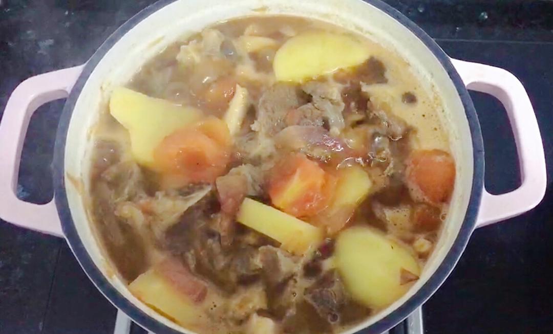 番茄土豆炖牛腩