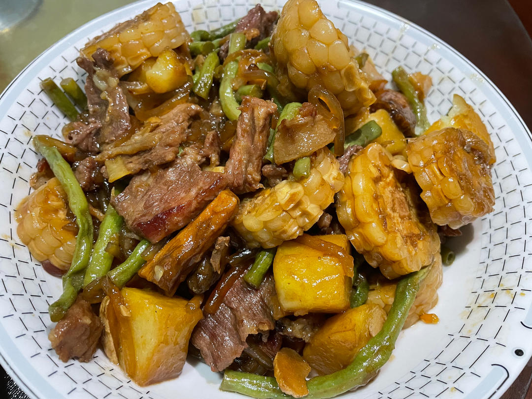 一锅出-豆角土豆玉米五花肉卷子