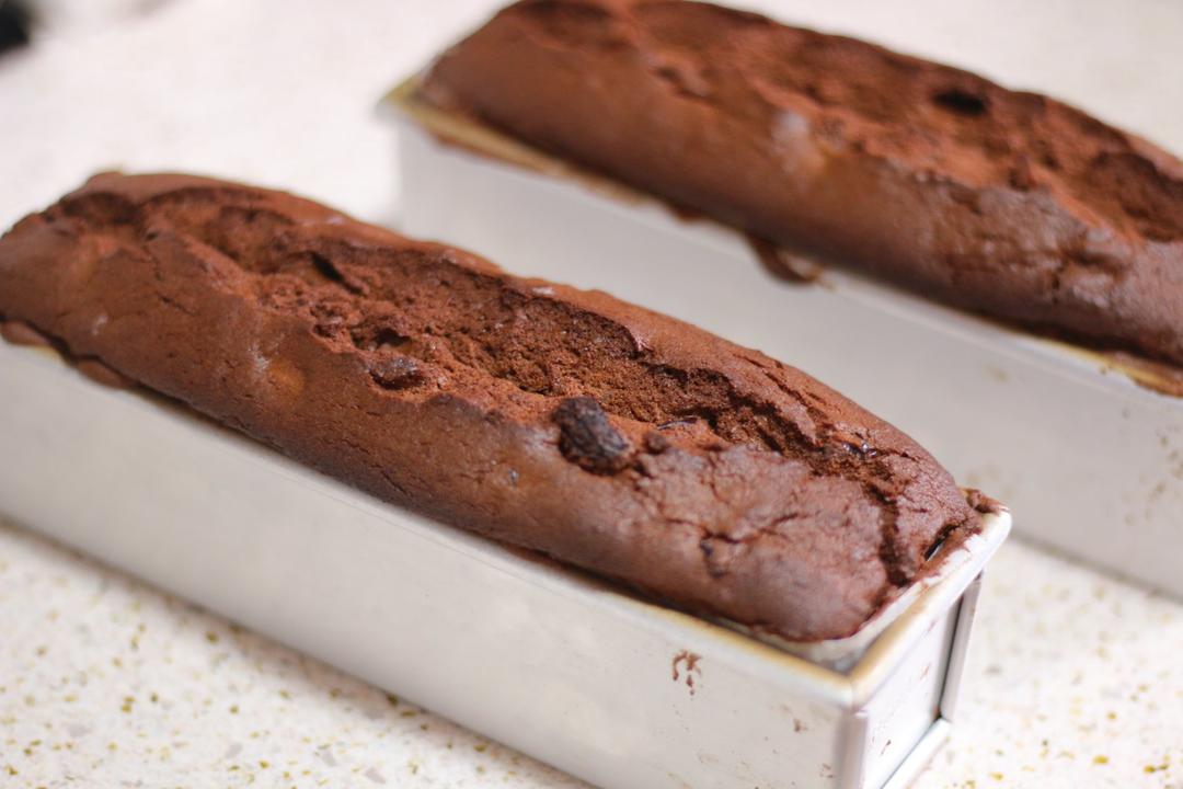 葡萄干果仁可可磅蛋糕-附掐秒表做胖蛋糕大法