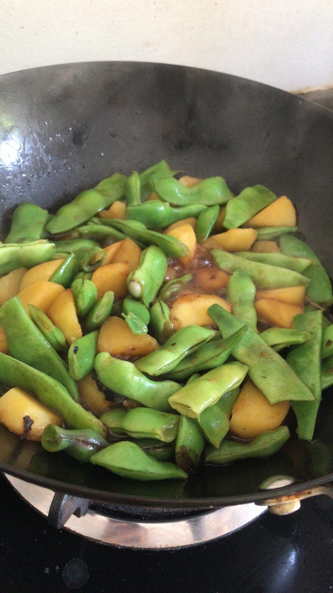 土豆焖油豆