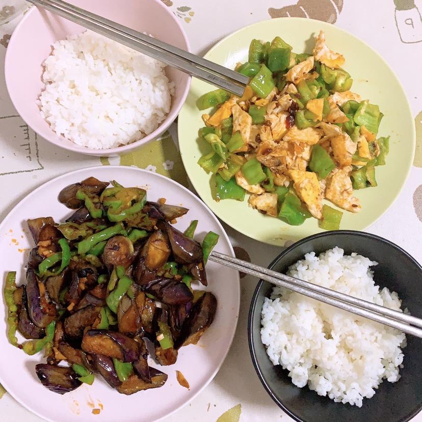 荷包蛋炒五花肉，简单味美又下饭