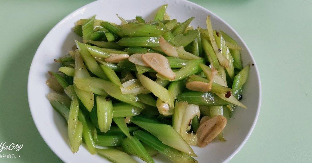 炝炒芹菜