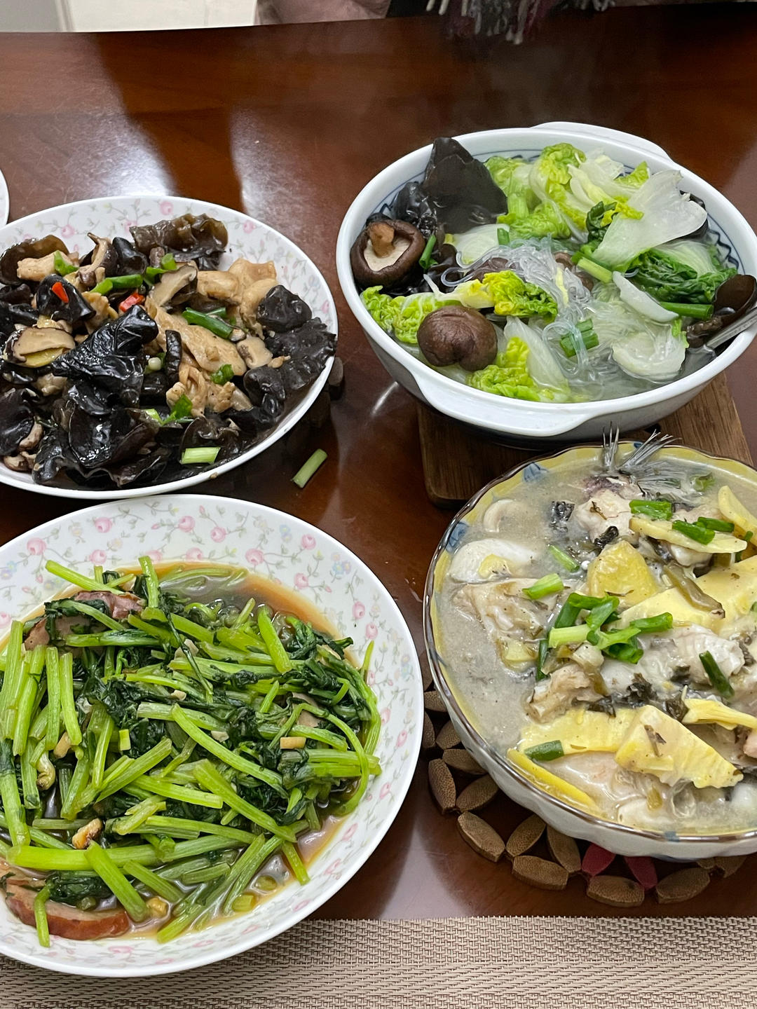 炒茼蒿（零失败巨好吃的快手菜）