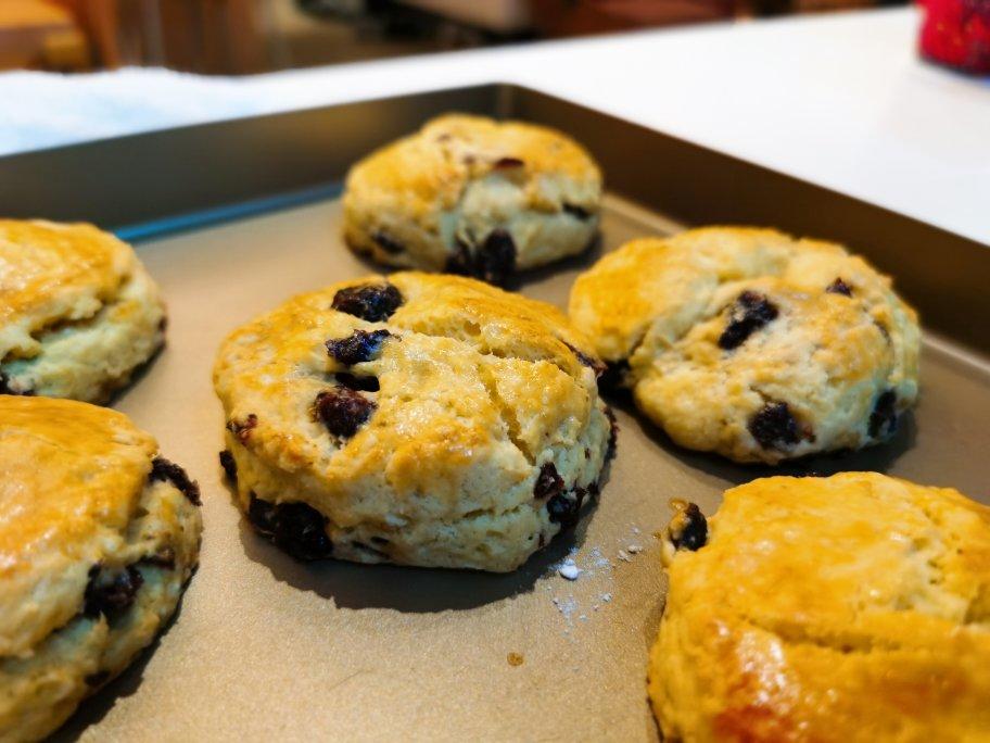 超级松软完美裂纹的司康-English scones
