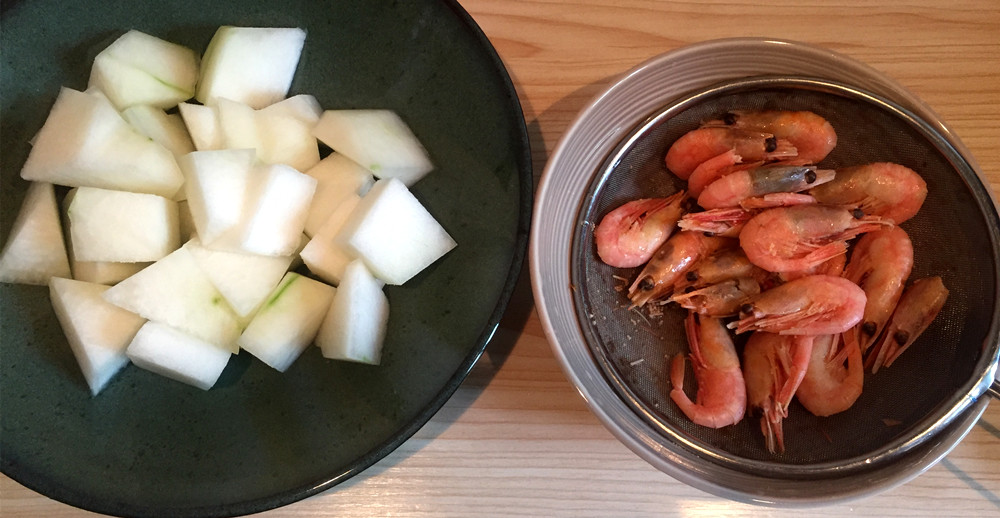 鲜虾烩冬瓜，清淡美味的菜的做法 步骤1