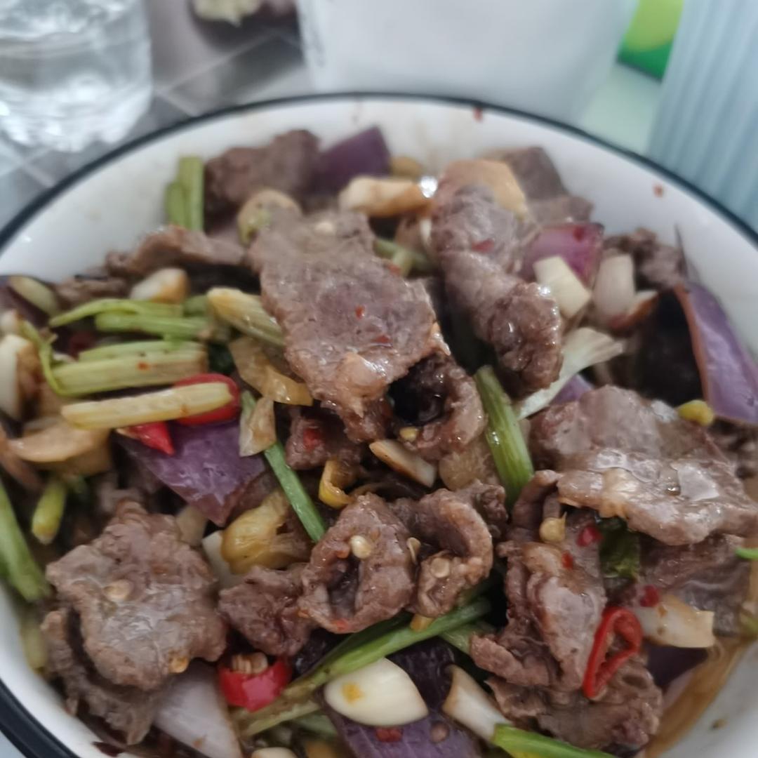 小炒黄牛肉，肉嫩味香！太好吃了简直是米饭杀手！