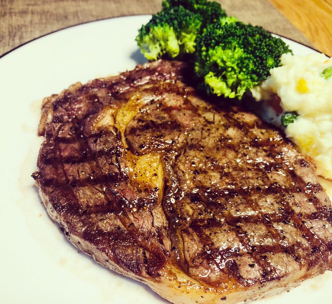 好吃到哭的煎牛排