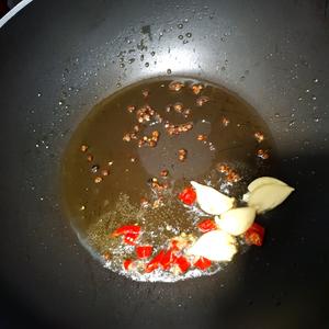 青椒洋葱炒土豆丝。的做法 步骤1