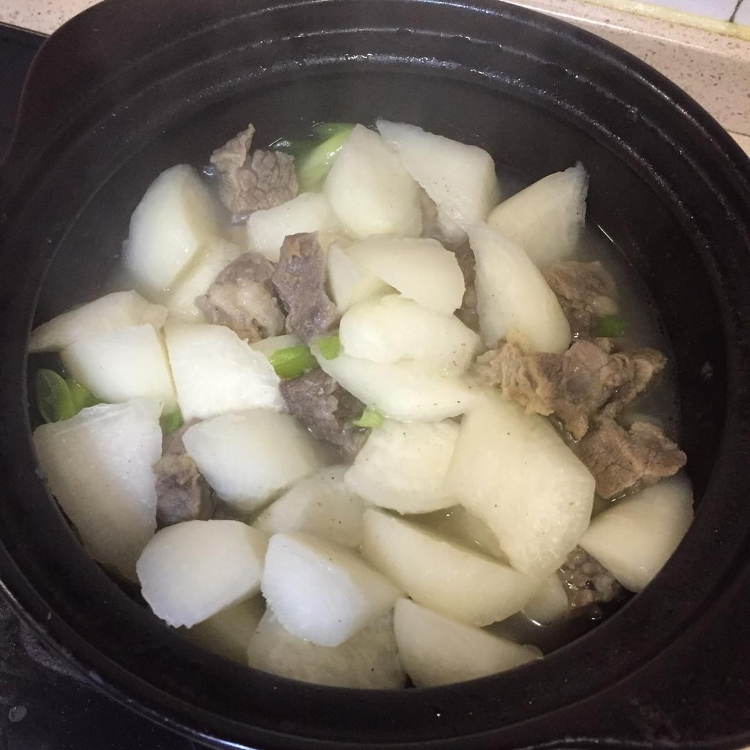 萝卜牛腩煲