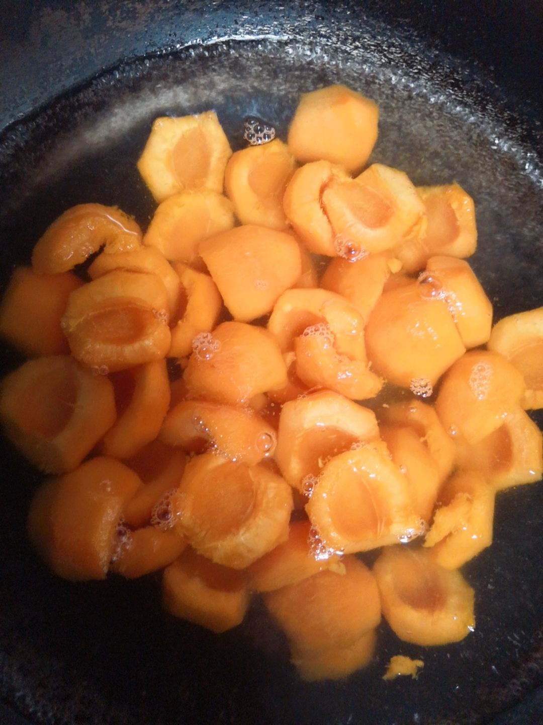 糖水杏罐头的做法 步骤4